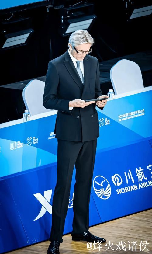 35岁法国裁判莱特西尔当选IFFHS年度最佳裁判